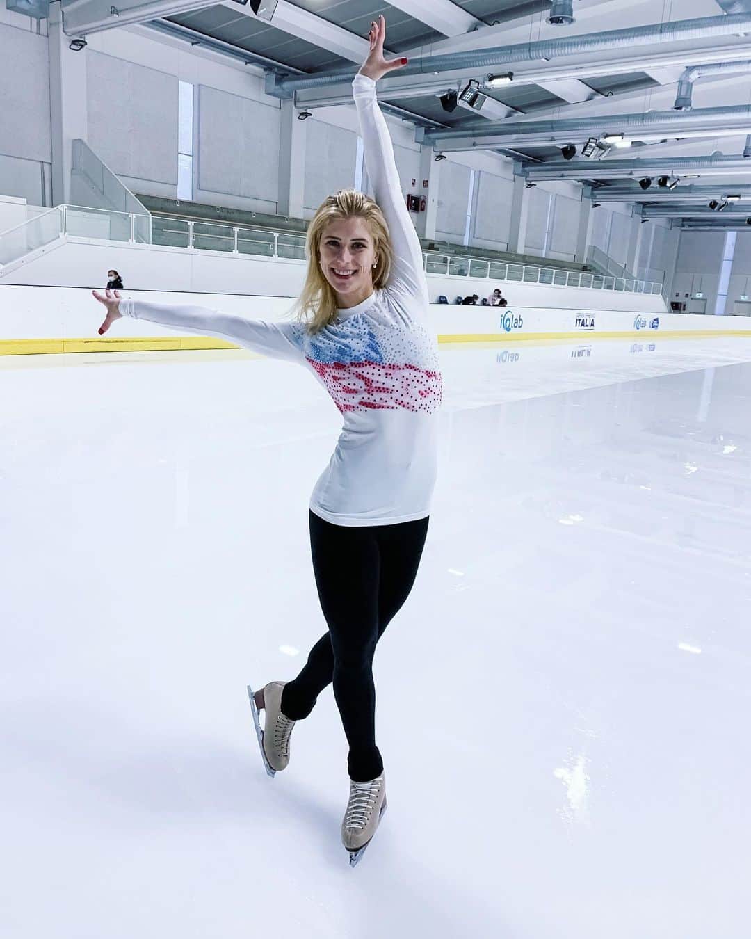 エリスカ・ブレジノワのインスタグラム：「🇨🇿nejlepší z nejlepších @kristynapalesova Děkuji za krásné tričko 🤗 #czech」