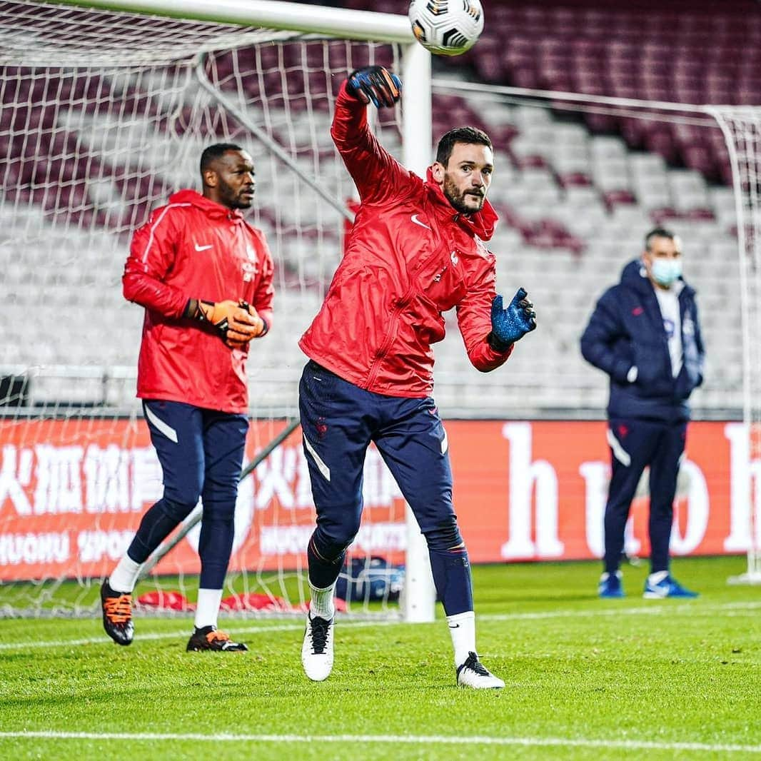 サッカー フランス代表チームさんのインスタグラム写真 - (サッカー フランス代表チームInstagram)「Entraînement du soir en direct de Lisbonne 💪 Rendez-vous demain 20h45 pour le match 👊 #FiersdetreBleus  - Training session in Lisboa 💪」11月14日 5時39分 - equipedefrance