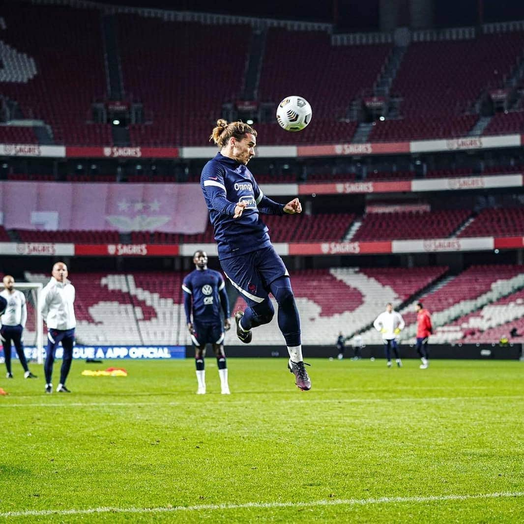 サッカー フランス代表チームさんのインスタグラム写真 - (サッカー フランス代表チームInstagram)「Entraînement du soir en direct de Lisbonne 💪 Rendez-vous demain 20h45 pour le match 👊 #FiersdetreBleus  - Training session in Lisboa 💪」11月14日 5時39分 - equipedefrance