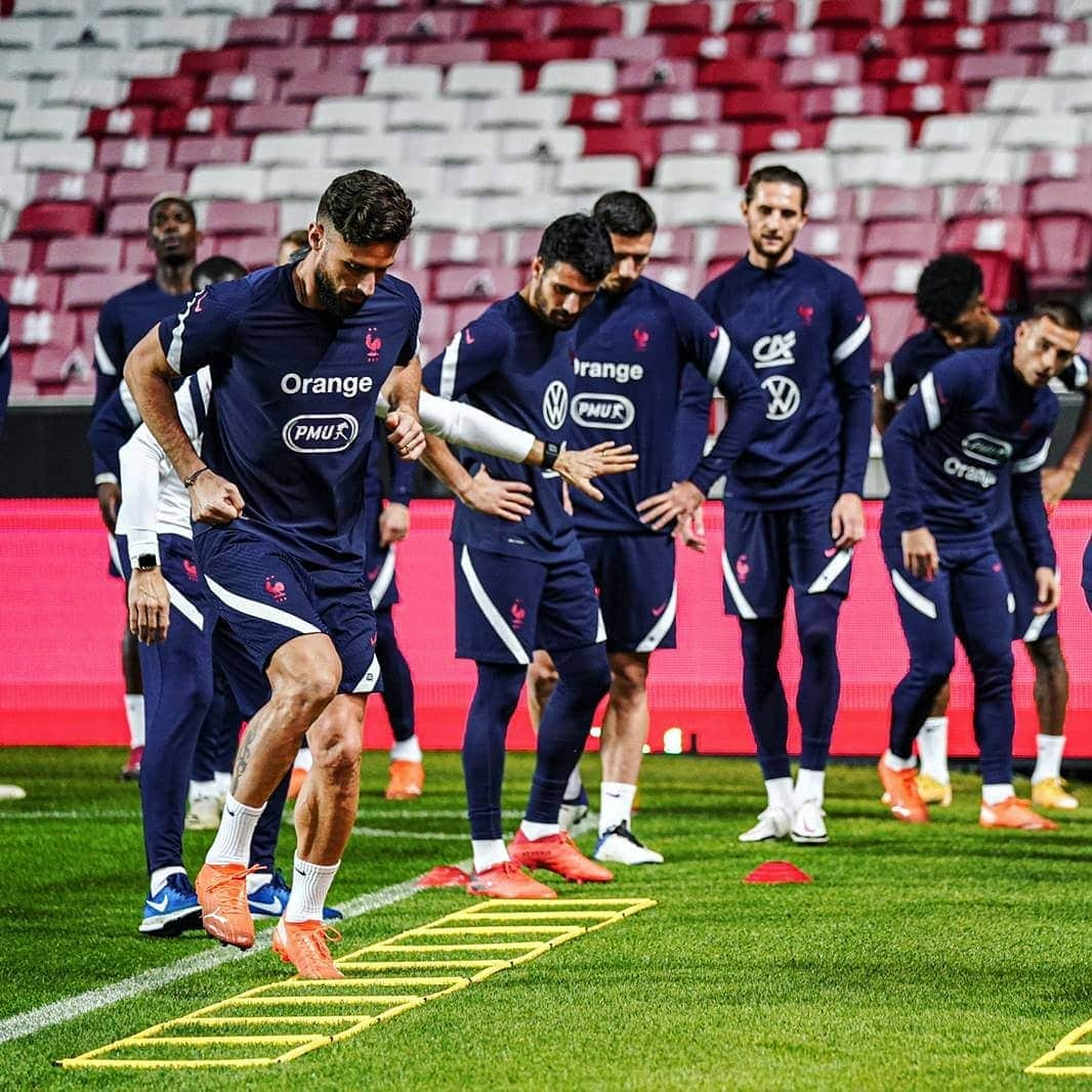 サッカー フランス代表チームさんのインスタグラム写真 - (サッカー フランス代表チームInstagram)「Entraînement du soir en direct de Lisbonne 💪 Rendez-vous demain 20h45 pour le match 👊 #FiersdetreBleus  - Training session in Lisboa 💪」11月14日 5時39分 - equipedefrance