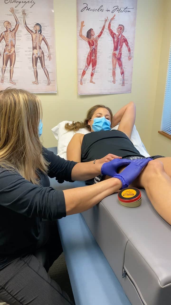 のインスタグラム：「This is how you can use the @wavetoolstherapy to do a fascia release on your quad to prevent knee injury and to generate new strength and mobility. @tiger_balm_us —  #recoveryjourney #recoverywarrior #recoverywin #injuryrecovery #sportsinjury #comebackstronger」