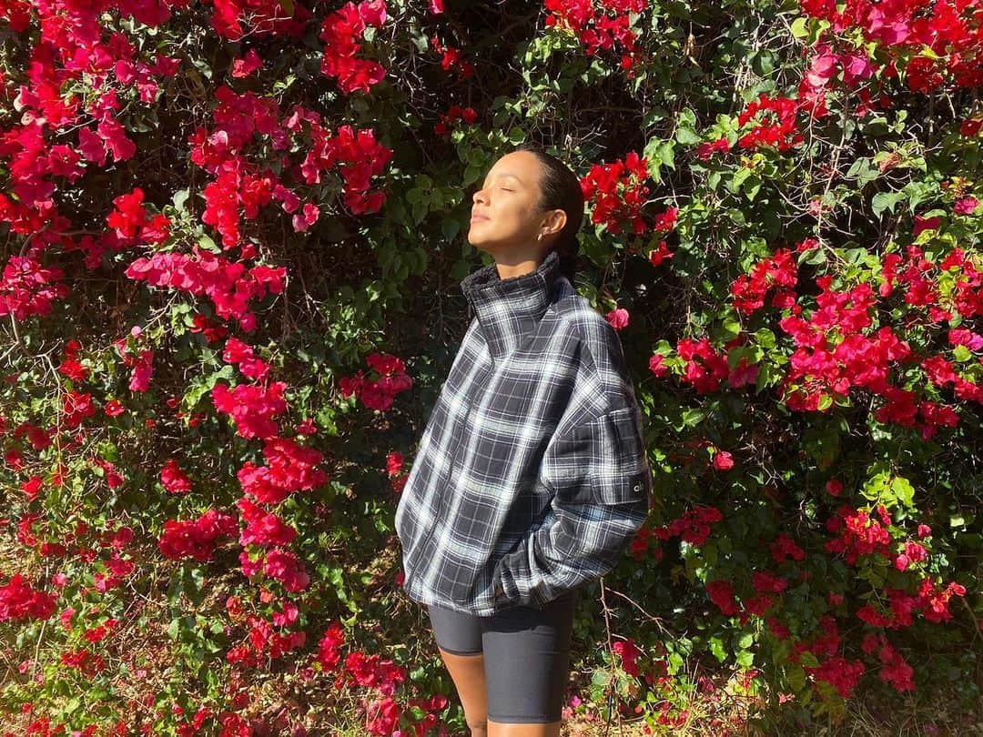 ライス・リベイロのインスタグラム：「New legacy plaid out now @alo #alopartner #comfy」