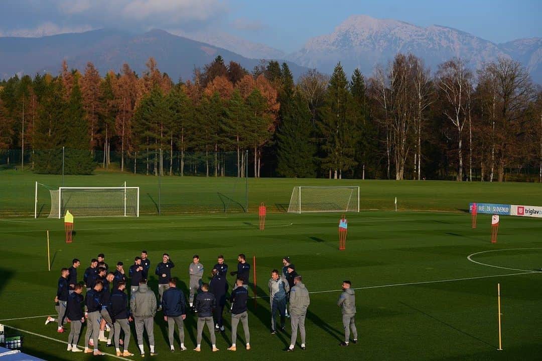ヤン・オブラクのインスタグラム：「Training views. ⛰🇸🇮」
