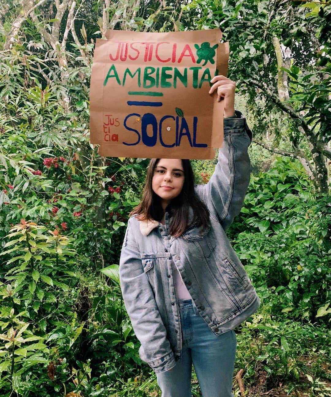 Levi’sさんのインスタグラム写真 - (Levi’sInstagram)「HI! I’m Sofía Hernández, a human rights activist and Political Science student from Costa Rica who will be taking over Levi’s Instagram stories today to tell you all about my experiences of being an activist in Costa Rica and working alongside movements like, @fridaysforfuture_costarica.   Living in Costa Rica has shown me the effects of climate change first hand. Right now we are in an environmental crisis due to recent hurricanes.    Costa Rica has been recognized as a world leader in human rights and environmental conservation, but  we have a long way to go to protect our lands from climate change and pollution and to promote environmental justice.    Climate Justice is Social Justice; keeping the two at the center of the debate is the only way to address the environmental crisis we are facing. I believe the future of humanity needs to be based on sustainability and human rights. Thank you so much for following along today and be sure to follow along on my journey @greenysofi.」11月14日 6時14分 - levis