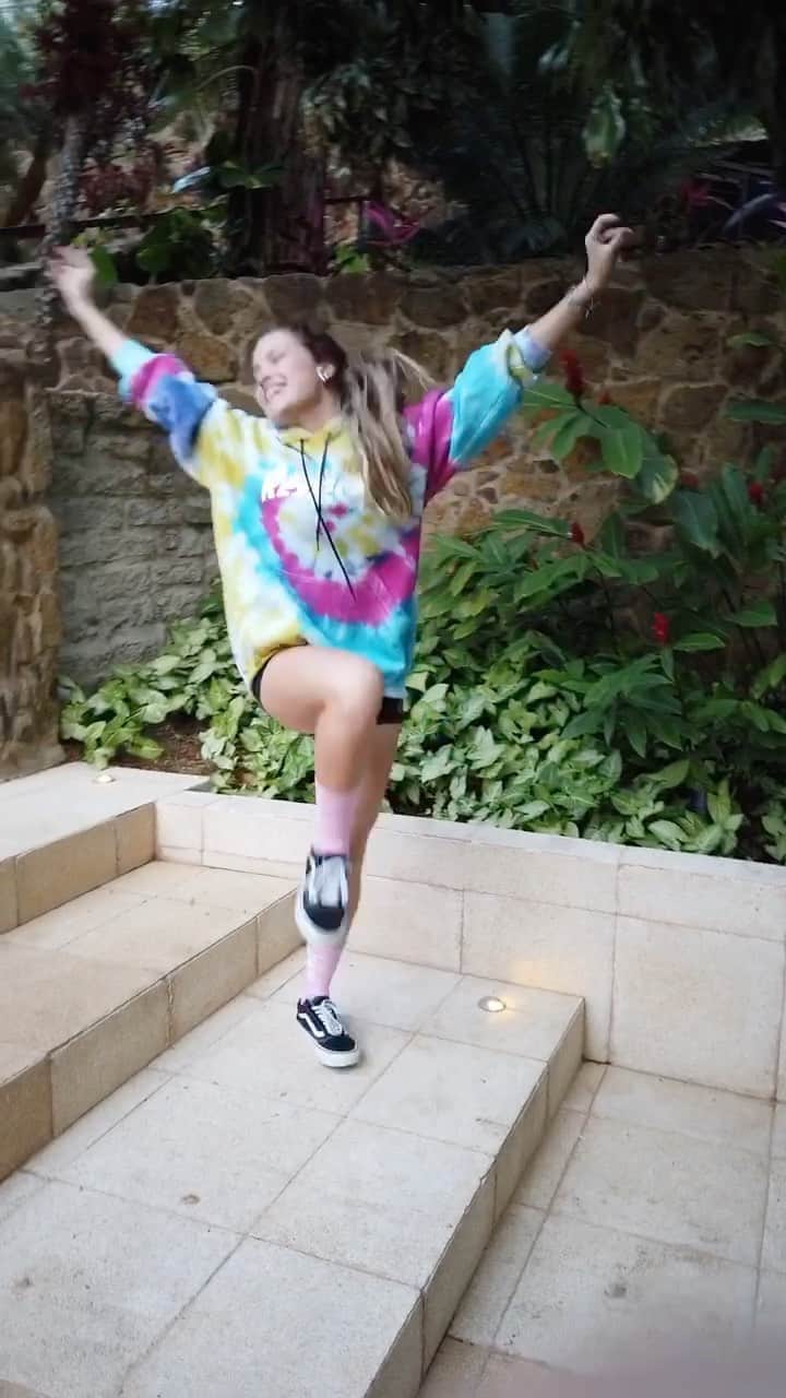 ライサ・チャダッドのインスタグラム：「bom final de semana pra nós 💜✨」