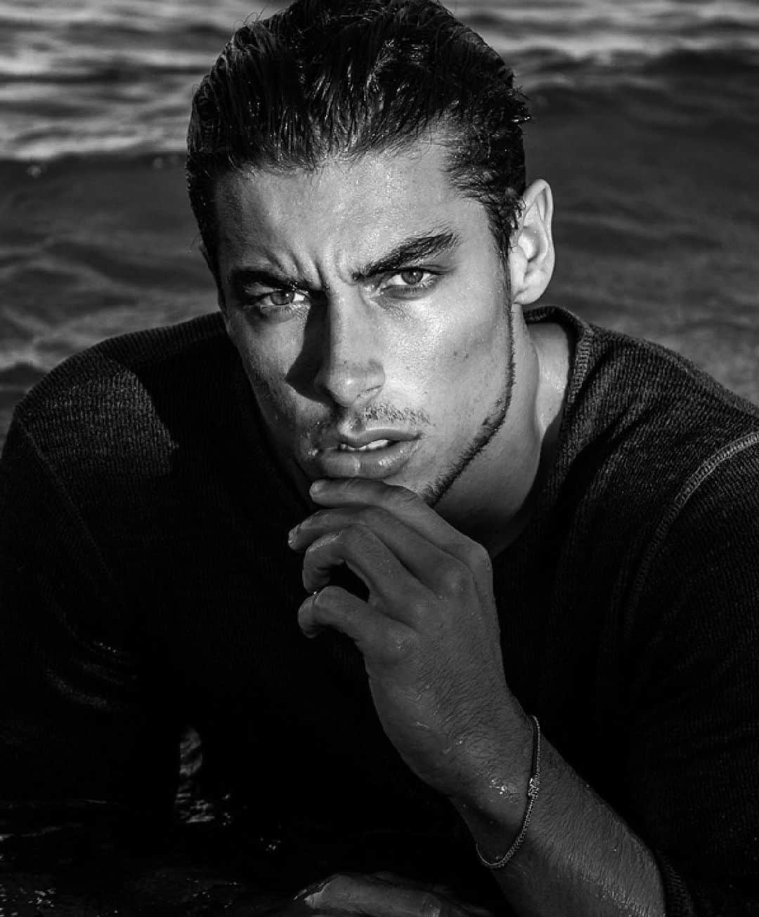 アンドレア・デンバーのインスタグラム：「“A black and white photo for a colorful soul”  “Una foto in bianco e nero per un animo a colori” 📸📸📸」