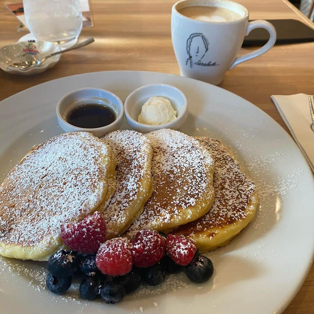 朋未のインスタグラム：「🥞  #サラベス名古屋 #サラベス #jrゲートタワー」