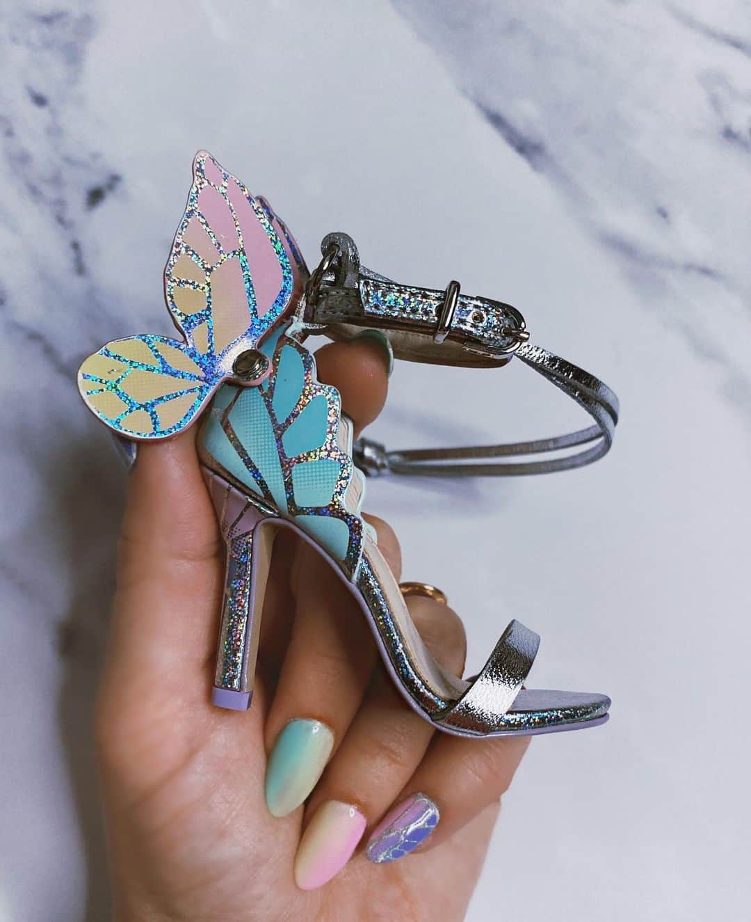 SOPHIA WEBSTERさんのインスタグラム写真 - (SOPHIA WEBSTERInstagram)「Honey, I shrunk the shoes! 🦋⁣⁣⁣ ⁣⁣⁣ We've shrunk the 'Chiara' so you can take her wherever you go. These mini wings are the perfect little lucky charm - you can display her on your mantle piece, hang her on your bag or even your Christmas tree... 🤩🎄Start your 'Chiara' charm collection today! ✨⁣⁣ ⁣ ⁣⁣⁣ 💅 Nails to match by @bhambnails ⁣⁣⁣ ⁣⁣⁣ #SophiaWebster #SophiaWebsterWings #SWGiftGuide」11月13日 21時44分 - sophiawebster