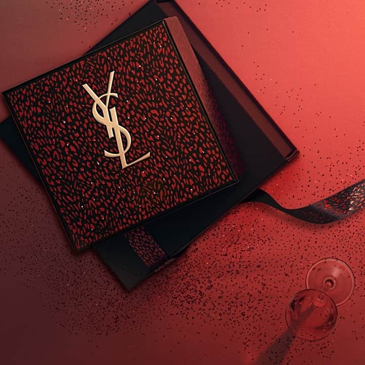 Yves Saint Laurent Beautyさんのインスタグラム写真 - (Yves Saint Laurent BeautyInstagram)「The crown jewel in gifting is always customization... Choose your limited edition products, take advantage of our engraving services, for a touch of class and wrap it all together in an iconic gift box. #yslbeauty #giftwildly #holidaycollection」11月13日 21時58分 - yslbeauty