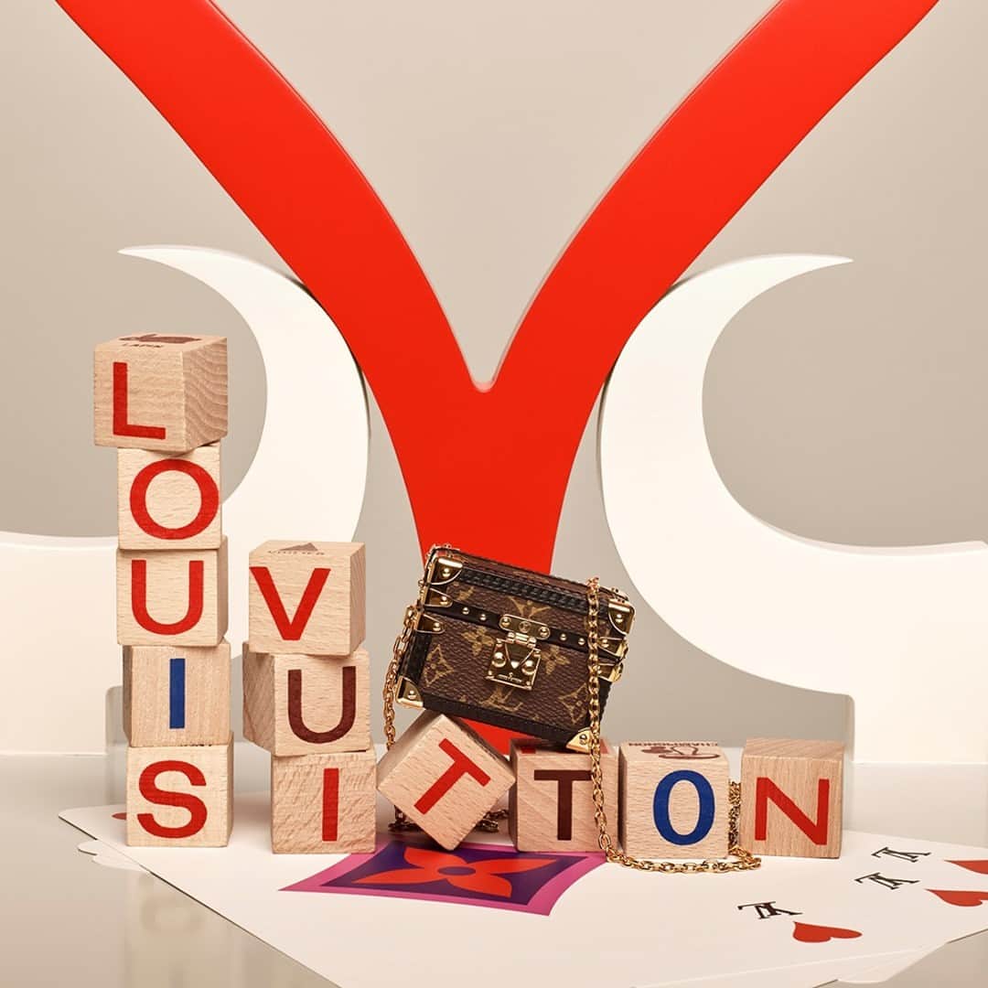 ルイ・ヴィトンさんのインスタグラム写真 - (ルイ・ヴィトンInstagram)「On a roll. @NicolasGhesquiere sees fashion as a game in his latest #LouisVuitton campaign. Discover the new collection via link in bio.」11月13日 22時00分 - louisvuitton