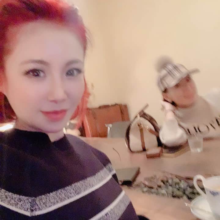 のインスタグラム：「今日のランチ珍しくお酒無しだけどメッチャ楽しかった✨笑いぱなしで！2ヶ月分ぐらい笑ったね🤣　 思い出に動画残します💕 #ランチ #禁酒 #芦屋 #昭和漂う女 #片平なぎさ #pink  #マイバッハまり子」