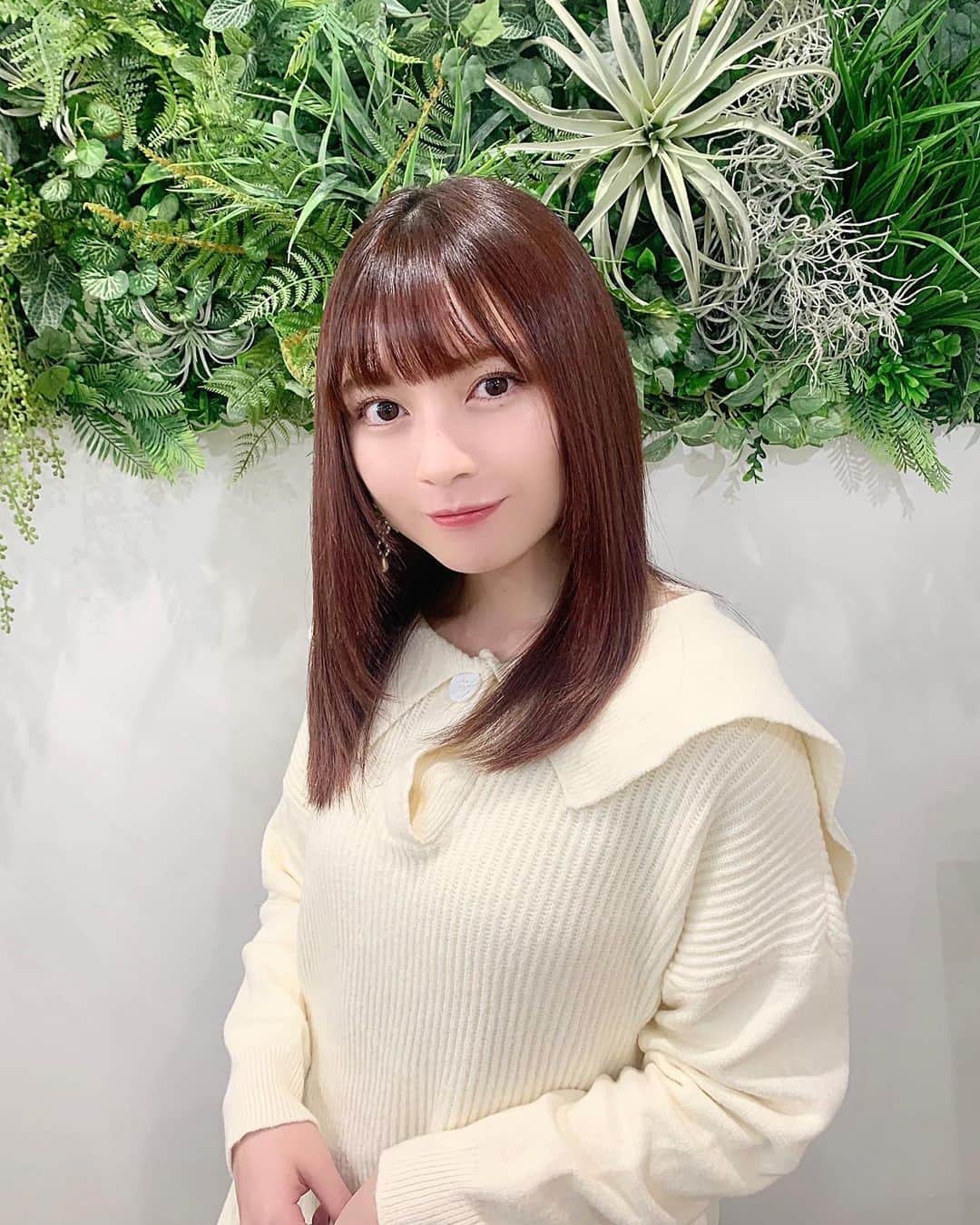廣川奈々聖のインスタグラム：「少し前に @regen_lab_ さんで﻿ また水素抗酸化トリートメントをして頂いたよ〜！🐈🌷﻿ ﻿ ﻿ 行くたび髪質が良くなっていくのがわかるの 本当に嬉しい…¨̮﻿ ﻿ 今流行ってる髪質改善とは全然違ったものだから、そういうのが気になっている方は是非見てみてね！﻿ ﻿ ﻿ ﻿ ﻿いつも有難うございます🌙¨̮﻿ ﻿ ﻿ ﻿ ﻿ #リジェンラボ#regenlab#表参道美容室#髪質改善#水素トリートメント#ヘアケア#ストレートヘア」