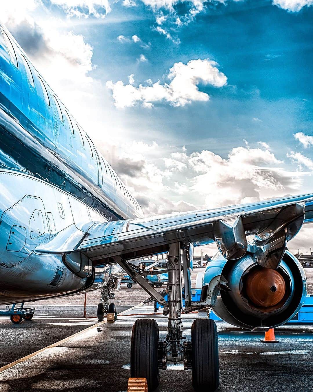 KLMオランダ航空さんのインスタグラム写真 - (KLMオランダ航空Instagram)「Friday the 13th has inspired countless superstitions, but do superstitions apply in the sky? ✈️Check out our stories #KLM 📷 by @markw8endonk」11月13日 22時06分 - klm