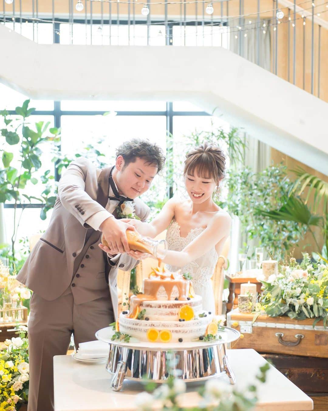instyleweddingkyotoさんのインスタグラム写真 - (instyleweddingkyotoInstagram)「＊ wedding cake ceremony🍊 . キャラメルソースのドリップで一味違ったケーキセレモニーを🎂 . . . #instyleweddingkyoto  #kyoto #wedding  #cakeceremony #marriage #weddingcake #🎂  #colordrip #結婚式 #カラードリップ #ウェディングケーキ  #autumnwedding #🍁 #orange #🍊  #全国のプレ花嫁さんと繋がりたい  #全国の写真好きと繋がりたい  #その瞬間に物語を  #結婚式っていいね  #コロナに負けるな」11月13日 22時07分 - instyleweddingkyoto