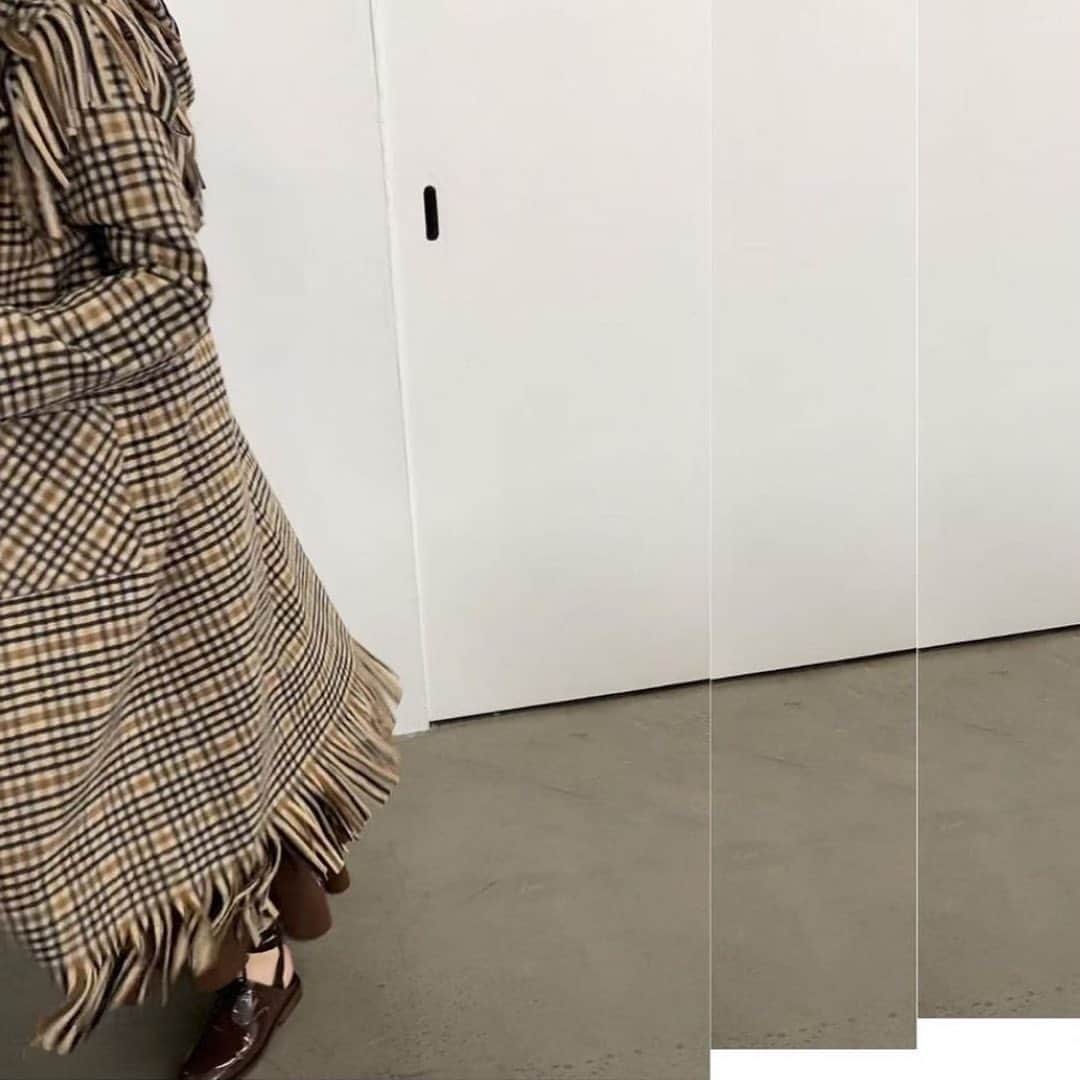 のインスタグラム：「SARA LANZI FW20 Wool check coat. Head to the e-shop to see new arrivals!  #Leclaireur #conceptstore #womenfashion #saralanzi #fw20」