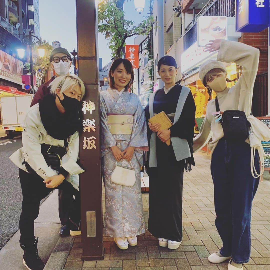 くまみきのインスタグラム：「バタバタだった9月10月を終え、平穏な日々を取り戻しつつあります🍵﻿ ﻿ 普段はひとりで作業してることが多いからみんなで作品作りするのが楽しくて楽しくてたのしかったなぁ〜😭💛﻿ ﻿ こちらのお写真は短編映画の撮影でした🎬﻿ 主演と衣装制作をさせていただきました！貴重な機会ありがたや😭✨﻿ 公開は来年になります！おたのしみに〜！﻿ ﻿ そいえばこのお着物、神楽坂で買ったんだったな〜懐かしい😌✨﻿ そしてついに白無垢着てしまった！✨ おふとぅんみたいだった😌💛← ﻿ #着物コーディネート #着物コーデ #着物 #きもの #kimono  #着物女子 #kimonostyle #kimonofashion #japanesekimono #神楽坂 #短編映画 #映画 #オフショット #白無垢」