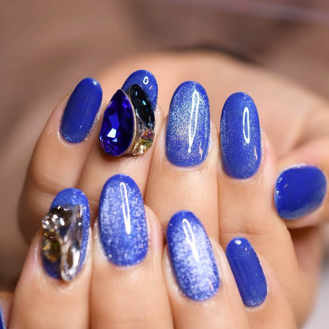 Yuka Maeda ::manicurelistのインスタグラム：「. . Salon data▼ ＝＝＝＝＝＝＝＝＝＝＝＝＝＝＝＝＝＝＝＝ . CADENAS -nail eyelash salon- ●Nail artist  @yuka.maeda  @yuki_cadenas ●eyelash　@cadenaseyelash  ゲストに愛と感動を…♡ . 【 LINE ＠cadenas 】 ご予約/お問い合わせはLINEよりお気軽に🤲 ▶︎▶︎#cadenasnail デザインアップしてます♡  price…★⭐︎Instagram特別キャンペーン中⭐︎★ . 「インスタ見たよ👀」と LINEからご予約で特別プライス7500円！！ . ※ご新規様限定 ※キャラクターや特殊なエレメント等のみ 別途料金いただく場合ございます🙇🏻‍♀️ . . price…初回8000円（オフ込み） access…大阪市北区堂山町16-1  中崎町駅  徒歩5分 /  梅田駅  徒歩6分 . tel… 06-4792-8617 ＝＝＝＝＝＝＝＝＝＝＝＝＝＝＝＝＝＝＝＝ . . .  #中崎町ネイルサロン #梅田ネイルサロン #大阪ネイルサロン #関西ネイルサロン #インスタネイル #instanails #instanail #トレンドネイル #ネイルサンプル #クリアネイルデザイン  #ネイルブック #ブルーネイル #ネイルチェンジ #今月のネイル #にゅーねいる #秋ネイル #マグネットネイル  #ネイル大好き #青ネイル #ネイル部 #女子力向上委員会 #女子力 #女子力ネイル #ギャラクシーネイル #bluenails  #ニューネイル  #ナノソル #ナノソルcc  #ナノソル販売店大阪」