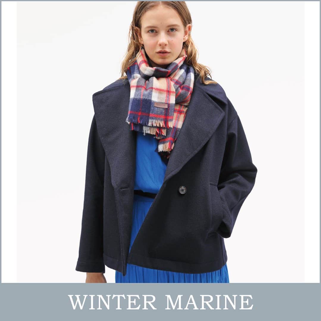 のインスタグラム：「”WINTER MARINE" FAIR 開催!　 11.11(wed) - 11.24(tue)  マッキントッシュ フィロソフィーでは、11月11日(水)から11月24日(火)の期間、”ウィンターマリン”フェアを開催します。  上質なメルトンを贅沢に使用したダッフルコートや、ボーダー部分にモヘヤを使用したソフトな起毛感のニットなど、英国ムード漂うアイテムを冬のマリンスタイルとしてホワイト、ブルー、ネイビーなどのマリンカラーで表現します。  ＜ウールボンディングPコート＞ 3層構造のボンディング素材を使用したPコートは、防風機能の他、ボンディングフィルムに「蓄熱透明フィルム」を使用している為、寒い冬でも安心。ボクシーで直線的なシルエットはスカートにもパンツにも合わせやすくコーディネートの幅が広がります。  #MACKINTOSHPHILOSOPHY  #マッキントッシュフィロソフィー #MACKINTOSH  #マッキントッシュ #WINTER  #FAIR #フェア #COLLECTION #2020 #Marine  #Outerwear #Coat #Blouson #Blouse #Skirt #マリン  #アウターウェア  #コート #ブルゾン #ブラウス #スカート #セットアップ」