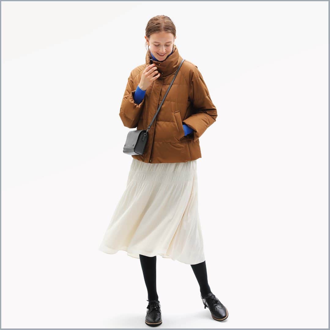 のインスタグラム：「”WINTER MARINE" FAIR 開催!　 11.11(wed) - 11.24(tue)  マッキントッシュ フィロソフィーでは、11月11日(水)から11月24日(火)の期間、”ウィンターマリン”フェアを開催中です。  上質なメルトンを贅沢に使用したダッフルコートや、ボーダー部分にモヘヤを使用したソフトな起毛感のニットなど、英国ムード漂うアイテムを冬のマリンスタイルとしてホワイト、ブルー、ネイビーなどのマリンカラーで表現します。  #MACKINTOSHPHILOSOPHY  #マッキントッシュフィロソフィー #MACKINTOSH  #マッキントッシュ #WINTER  #FAIR #フェア #COLLECTION #2020 #Marine  #Outerwear #Coat #Blouson #Knit #Skirt #マリン  #アウターウェア  #コート #ブルゾン #ブラウス #スカート」