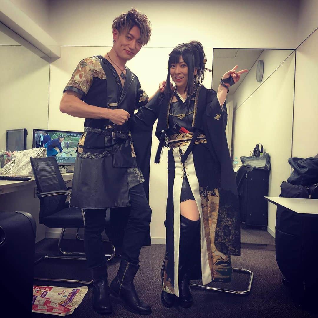鈴華ゆう子のインスタグラム：「ミュージックステーション観てくださいましたか？日輪歌いました！ありがとうございました(´ー｀) 詩吟歌いながら、扇子クルクルーっからの要返し、パフォーマンスしました。 #Mステ　#和楽器バンド　#鈴華ゆう子　#Wagakkibnd #yukosuzuhana」