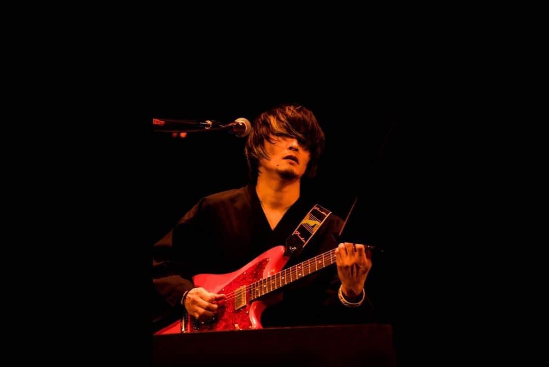 MONOEYESさんのインスタグラム写真 - (MONOEYESInstagram)「2020.11.13 MONOEYES Semi Acoustic Live Tour 2020 Zepp Nagoya Day2 Photo by Maki Ishii monoeyes」11月13日 22時35分 - monoeyes_official