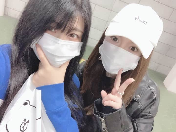 のインスタグラム：「毎週会いよるんに家も歩いてすぐで、来週どうするかの話するて😂🌈 仲良すぎやー🥺💟」