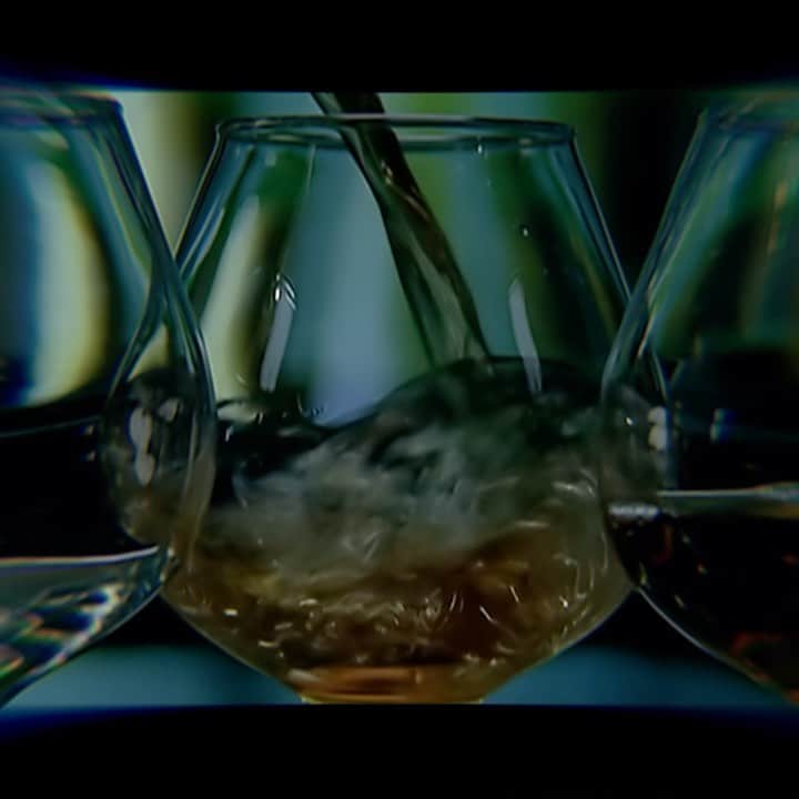 エイコンのインスタグラム：「Celebrating the Anniversaries of Konvicted and Freedom, HD Remasters Of my Hit Videos are Available For the First Time! Much love to everyone around the world who supported me throughout the years. I ain’t done yet, still got some gems to drop on you- more on that next month. #1  Check out the HD remasters - link in bio and here 👉🏿 https://www.youtube.com/playlist?list=PLj0CXS568cfp_0eeLJn4q0IV53DRSu8r_  #SmackThat #Don’tMatter #SorryBlameItOnMe #youtube #remastered #UniversalMusic #konvicted #Freedom #1」