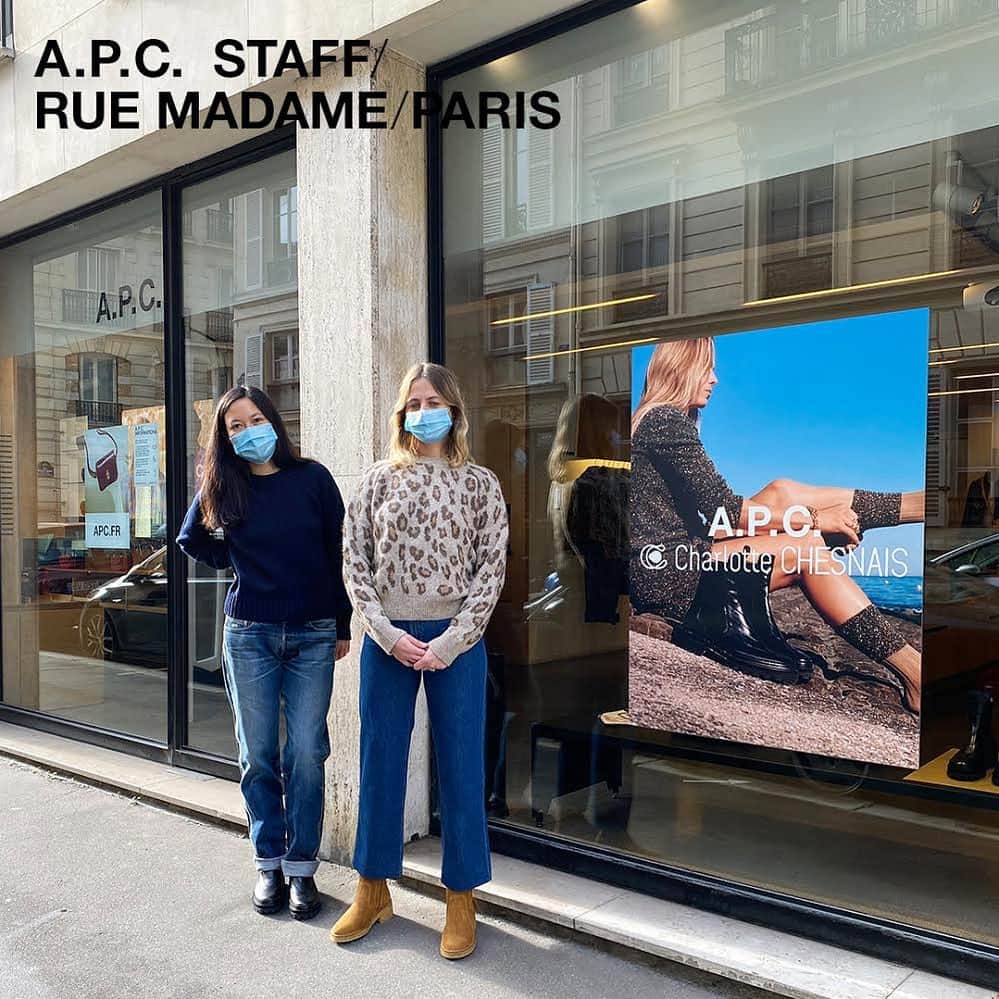 アーペーセーのインスタグラム：「A.P.C. Rue Madame store staff in Paris.⠀ ⠀ Charlotte is wearing:⠀ Alyssa jumper in dark navy blue⠀ Charlotte Chesnais butler jeans ⠀ Sophia Chelsea boots⠀ ⠀ Julia is wearing:⠀ Esther jumper in frosted chestnut brown⠀ New Sailor jeans in stonewashed indigo ⠀ Ariette ankle boots in caramel⠀ ⠀ All articles available in stores and at apc.fr⠀ ⠀ —⠀ ⠀ A.P.C. Pick and Collect ⠀ ⠀ Pendant cette période de confinement, nos équipes de vente en France sont à votre disposition par téléphone, tous les jours de 9h à 20h dans les boutiques suivantes : ⠀⠀ A.P.C. rue Madame ⠀ A.P.C. Filles du Calvaire⠀ A.P.C. Condorcet⠀ A.P.C Lyon⠀ ⠀ Nos équipes répondront à toutes vos questions et peuvent vous présenter les pièces en vidéo. Les articles peuvent ensuite être collectés dans les boutiques indiquées ci-dessus, livrés par coursier vélo pour Paris et proche banlieue ou envoyés par voie postale.⠀ ⠀ #APC #APCstaff #interaction8 #APCFW20 #APCSS21 #Paris #APCPickandCollect」