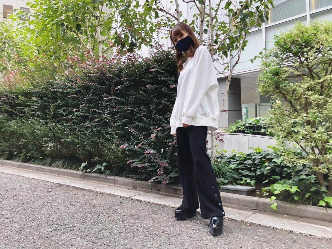 下村実生のインスタグラム：「YouTubeで着てた私服〜 全身はこんな感じでした！  #笑うと目が無くなるタイプ #毎日メイク #すっぴんから頑張ったので見て下さい🥺」