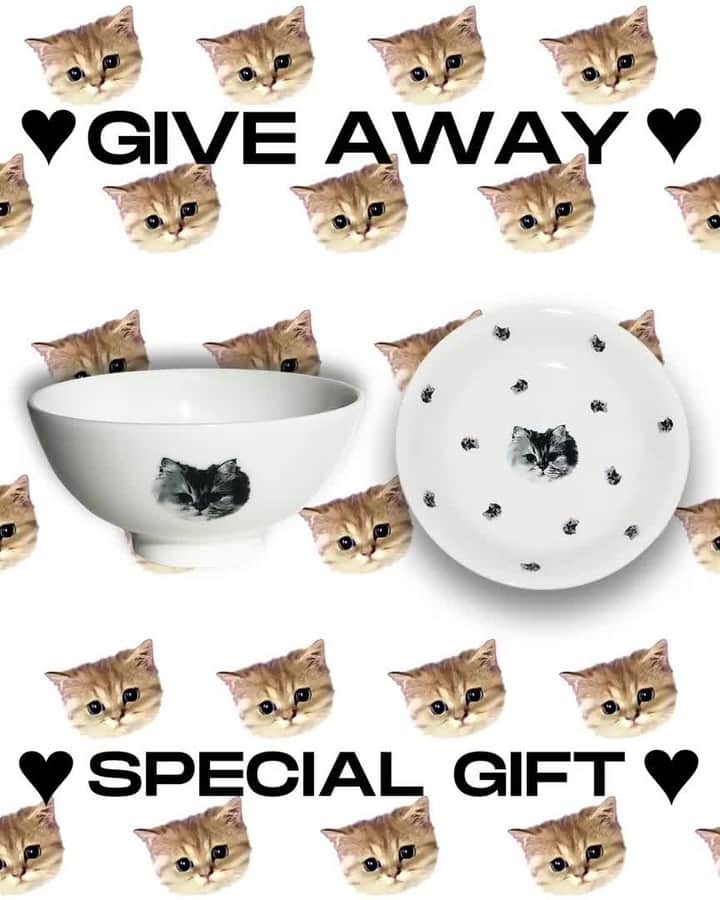のインスタグラム：「#GIVEAWAY We think it’s time to let you know how much we appreciate your support over the years !  We are super excited to announce our first Give-Away, with 4 winners, for a chance to win this cute set of cat dishes including a bowl and a plate 😻⁠ -⁠ To participate, follow these steps :⁠ - Follow us at @paulandjoeparis ✨⁠ - Choose 3 of your friends that would love this set ❤️⁠ - Share this post in your story ☘️ ⁠ -⁠ We will be announcing the 4 winners on Friday, November 20th so stay tuned !⁠ Worldwide shipping included :)⁠ -⁠ #PaulandJoe #dishes #cat #catlovers #contest #gift #giveaways」