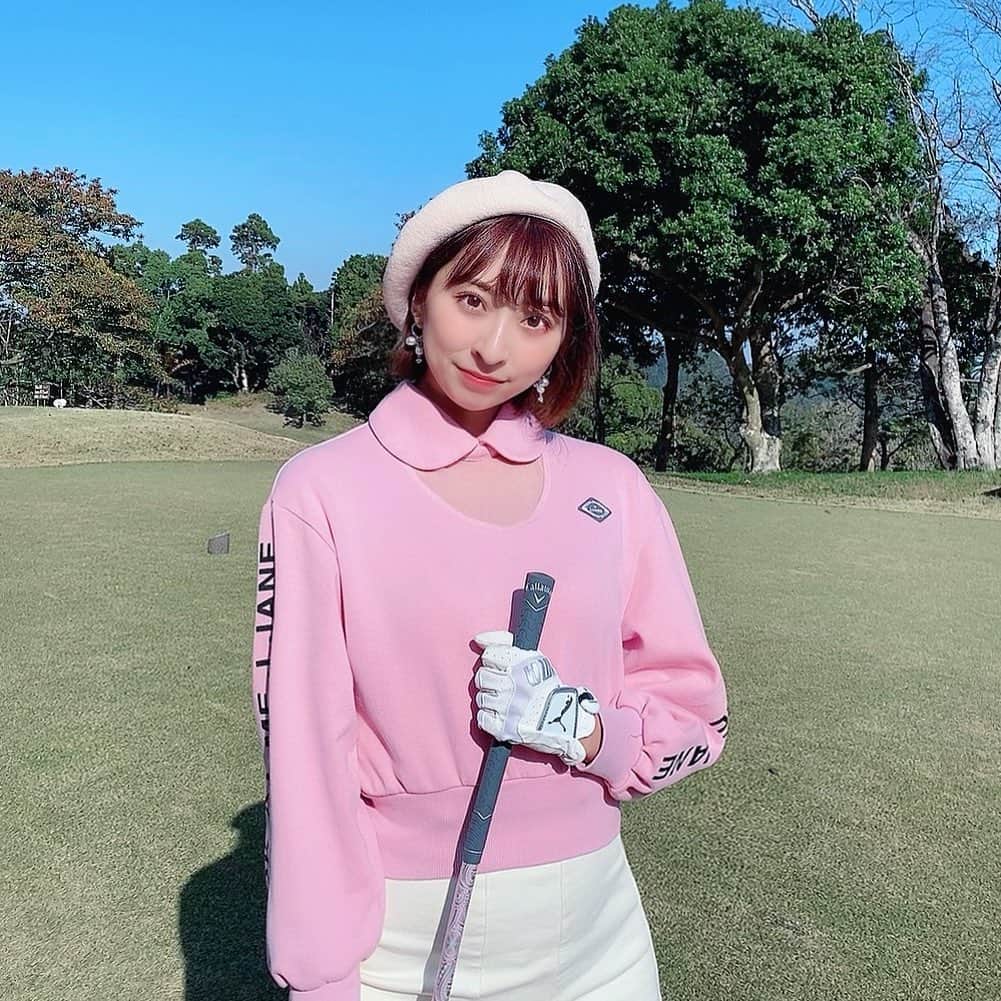 緒方咲さんのインスタグラム写真 - (緒方咲Instagram)「ゴルフ日和🍁💕 . 天気良過ぎて眩しそうな顔が隠しきれてない🤣笑 半袖で良いくらい晴れて最高な日でした🌈❤️❤️ . #ゴルフ #golf #ゴルフ女子 #골프 #j_jane #golfwear #j_jane_golfwear #j_jane_golf #スポーツ #golfswing #ドライバー#アイアン #ゴルフ場 #ゴルフファッション #golffashion #韓国ファッション #ゴルフ好き #golfing #golfer #ゴルフウエア #ゴルフスイング #トレーニング#ゴルフ部 #ゴルフ初心者#打ちっぱなし」11月13日 23時09分 - chaaansaki