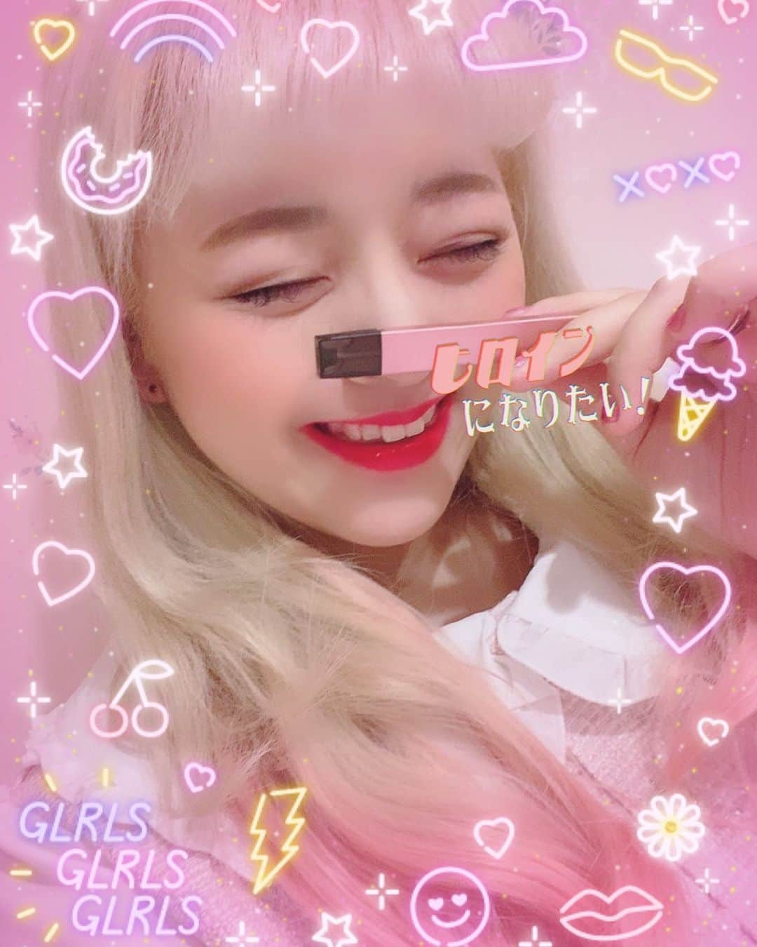 のインスタグラム：「🦄💖🎀🦄💖🎀🦄💖🎀🦄💖🎀 . この度 #drstickイメージモデル オーディション　に 参加させていただくことになりました〜💖 . 実は人生で タバコを吸ったことがない私ですが🙇‍♀️ . ピンクで可愛いデザインで びっくりしました🎀 . タバコを吸わない人でも 🙅‍♀️タバコの嫌な匂い0️⃣ 🙅‍♀️ニコチン0️⃣ 🙅‍♀️タール0️⃣ . なので私はタバコを吸ったことのない人でもナチュラルに吸える ストロングレモンフレーバーをいただきましたー！ スッキリした味わいでした！ . お腹の空いた時とかダイエットに 用いてみようかな〜と思ってます💪 . . 禁煙したい人とかにもおすすめみたい❤️ . . . . #drstick #ドクタースティック #電子タバコ #電子たばこ #水蒸気タバコ  #大人になった感じがした 笑 #ダイエット にも使えそうだから頑張る」