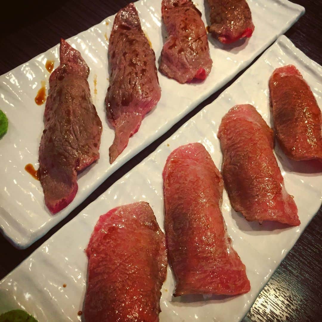 大岡源一郎のインスタグラム：「握っちゃってる！」