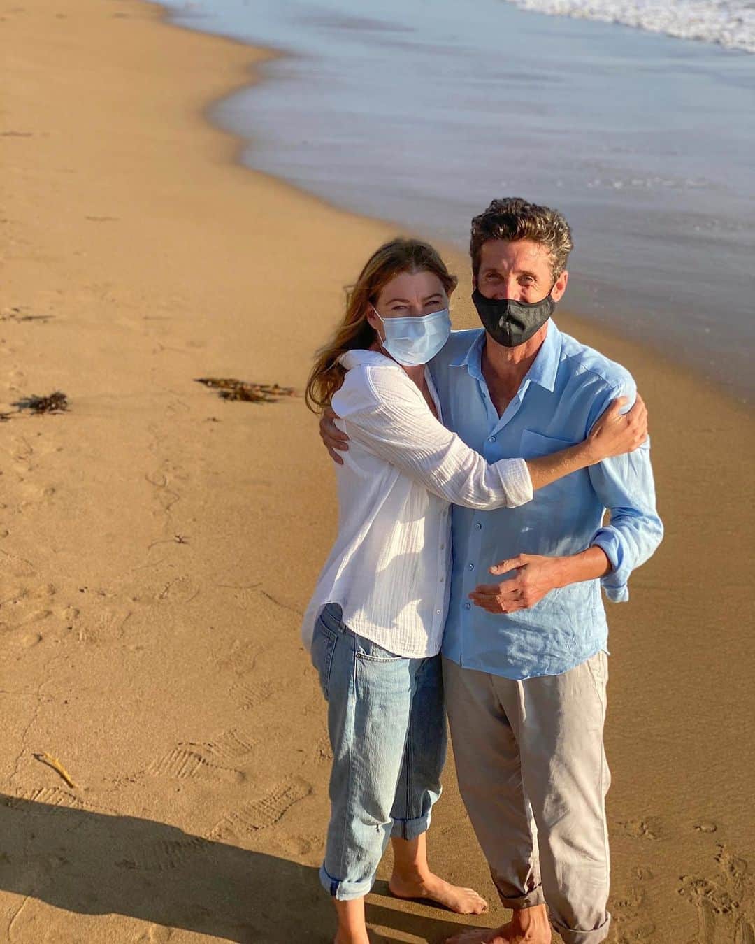 E! Onlineさんのインスタグラム写真 - (E! OnlineInstagram)「These photos of Ellen Pompeo and Patrick Dempsey reuniting on #GreysAnatomy were like coming up for fresh air. Like we were drowning, but they saved E!. (📷: Krista Vernoff)」11月13日 23時31分 - enews