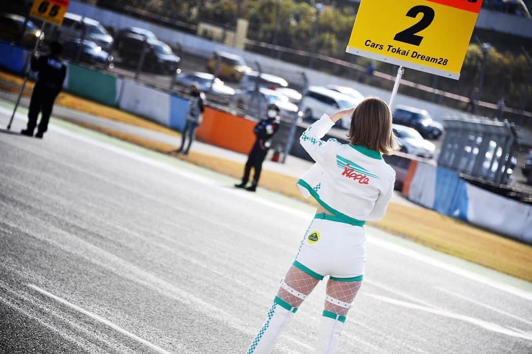 村上楓さんのインスタグラム写真 - (村上楓Instagram)「うしろ姿🥺  コスチュームが本当におきにいり。  みんなコスチュームグランプリ アップルプリティーズに投票してね！！！  #レースクイーン #RQ #supergt #コスチューム #コスチュームグランプリ #後ろ姿 #うしろ姿 #お尻 #お尻トレーニング #lotus #evora #carstokaidream28」11月13日 23時27分 - kaemuuu
