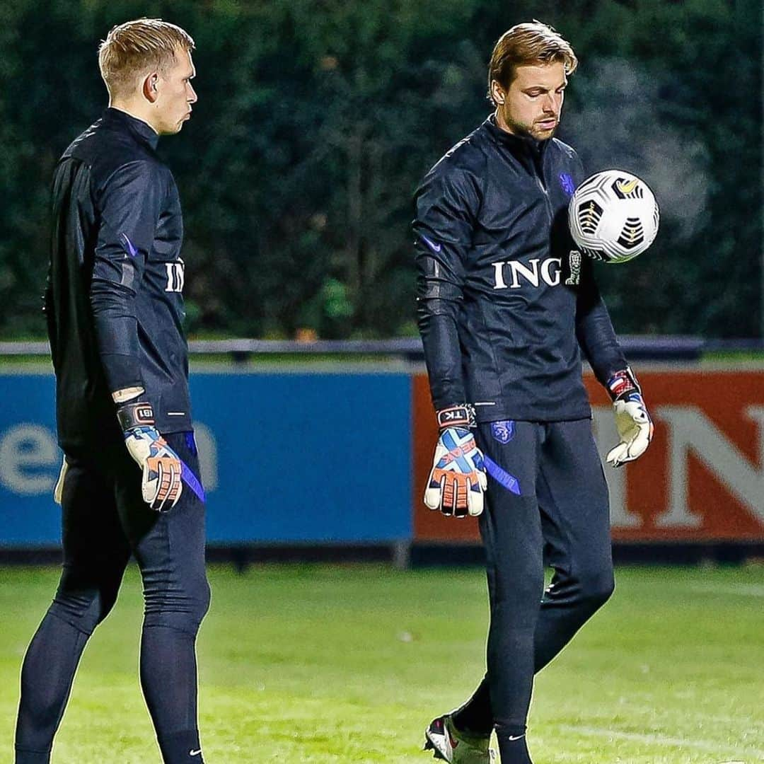 ティム・クルルさんのインスタグラム写真 - (ティム・クルルInstagram)「Perfect weather conditions for the goalkeepers 🌧 #focus #training #nationsleague 🇳🇱」11月13日 23時37分 - timkrulofficial