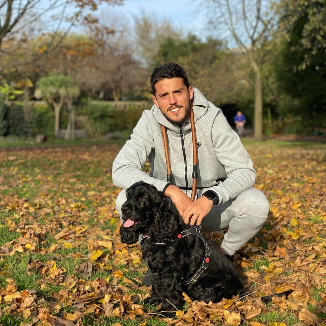パブロ・フォルナルスのインスタグラム：「🐶🧔🏽」