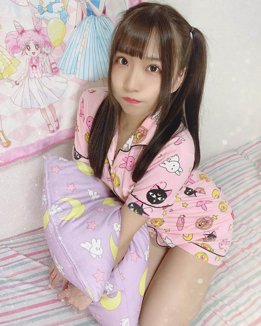 城崎ひまりさんのインスタグラム写真 - (城崎ひまりInstagram)「おにーちゃんっ！構って〜🐰 . . . #部屋着 #パジャマ #セーラームーン #妹 #部屋 #お家 #roomwear #roow #ハーフツイン #halftwin #うさぎ #うさぎ系女子」11月13日 23時51分 - shirosakihimari