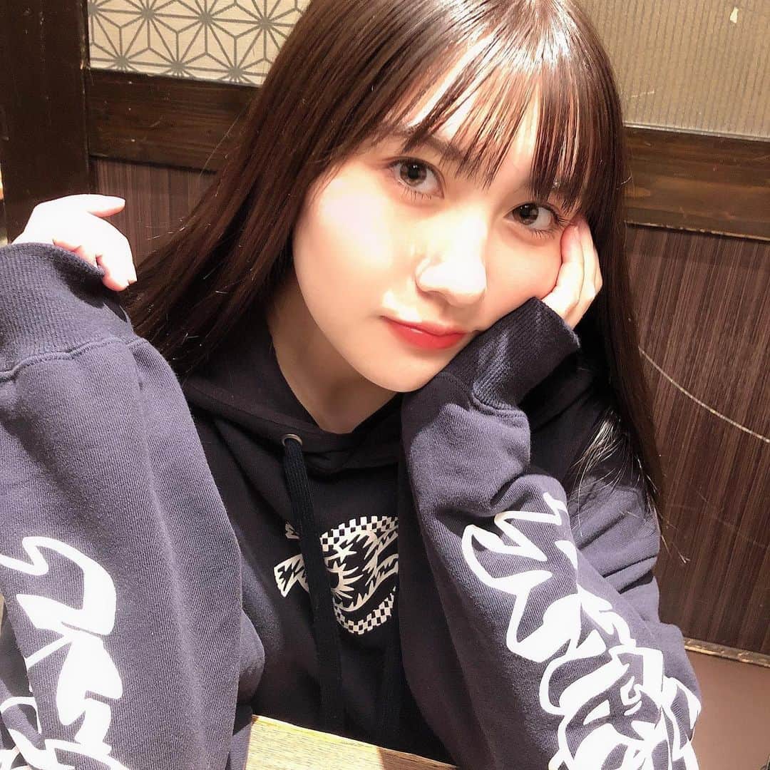 川添りなのインスタグラム：「だいすきな、友達が撮ってくれた💕💕💕顔光ってる✨笑 髪の毛伸びてきたぁ〜うれしいです☺️☺️  #写真 #他撮り #パーカー #らぶ #好き #ロングヘアー #やっと伸びてきた #伸ばしてゆきます #instagood  #instapic #instagram #instalike  #picture #ronguhea #parker」