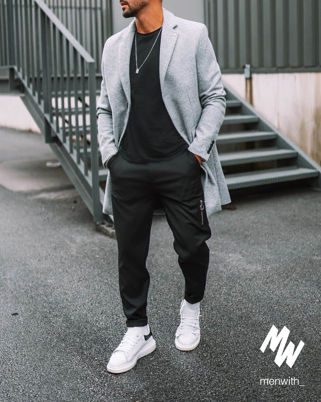Men Withのインスタグラム：「Love this outfit worn by our dear friend @hugomsrodriguez 👌🏽 #menwithstreetstyle」