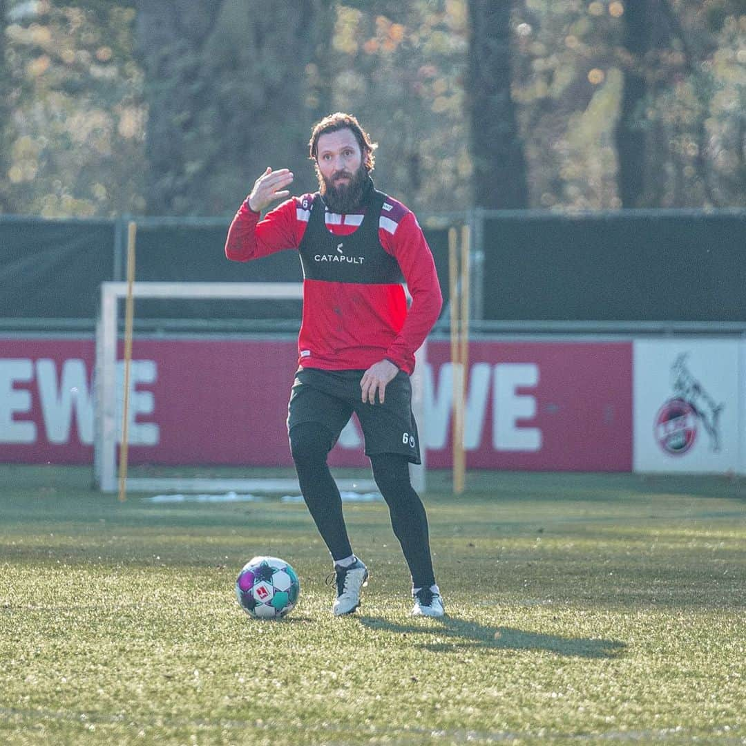 マルコ・ヘーガーさんのインスタグラム写真 - (マルコ・ヘーガーInstagram)「Nice weekend 👋🏻👋🏻 @fckoeln  #weekend #free #time #training #blessed #positivevibes #proud #team #effzeh #together #cologne #fc #liebedeinestadt #mh6」11月13日 23時54分 - marco_hoeger