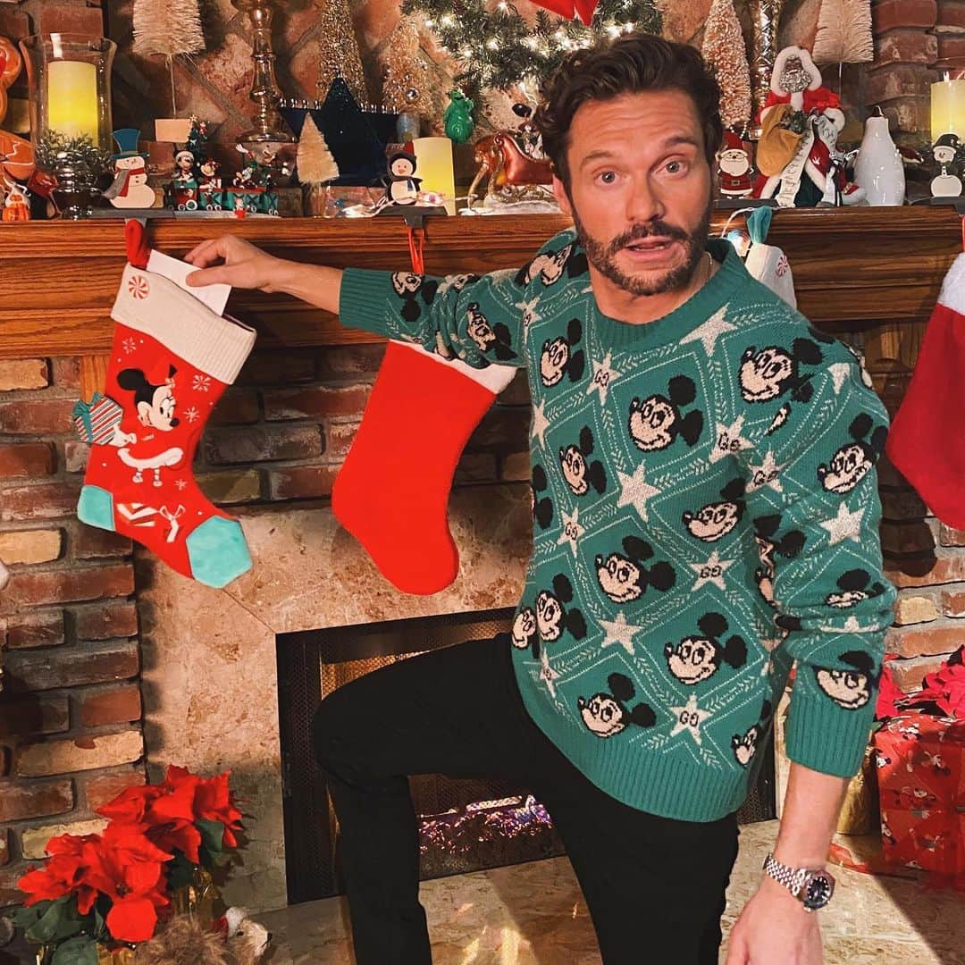 ライアン・シークレストのインスタグラム：「Found the announcement for our #DisneyHolidaySingalong this a.m. Swipe for the set list and tune in November 30 on @ABCnetwork!」