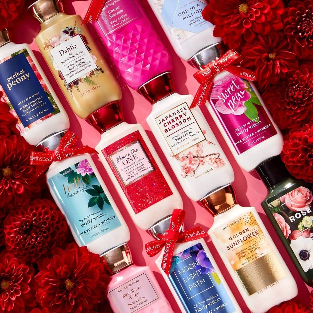 Bath & Body Worksさんのインスタグラム写真 - (Bath & Body WorksInstagram)「FRAGRANCE QUIZ! Which type of fragrance is your favorite? Drop your pick 1-4 in the comments! 1️⃣Yummy & Cozy 🍪 2️⃣Beautiful & Floral 🌹 3️⃣Refreshing & Fruity 🍊 4️⃣Crisp & Fresh 💙」11月14日 0時01分 - bathandbodyworks