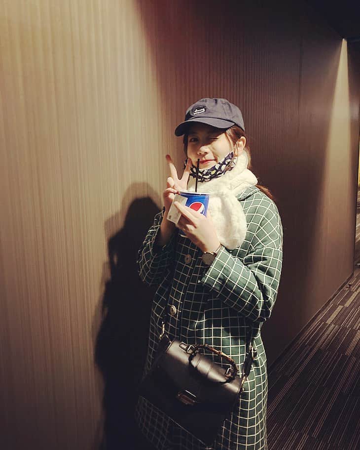 千眼美子のインスタグラム：「・ 🎬🥤✌️ #映画 #夜明けを信じて #セカンドランスタート #LINEBLOG更新しました」