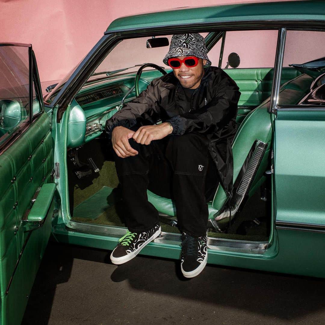 vansさんのインスタグラム写真 - (vansInstagram)「The Vans x @Anderson._Paak collection has landed worldwide. See all the pieces inspired by AP’s Southern California roots, available in-store and online at vans.com/andersonpaak」11月14日 0時05分 - vans