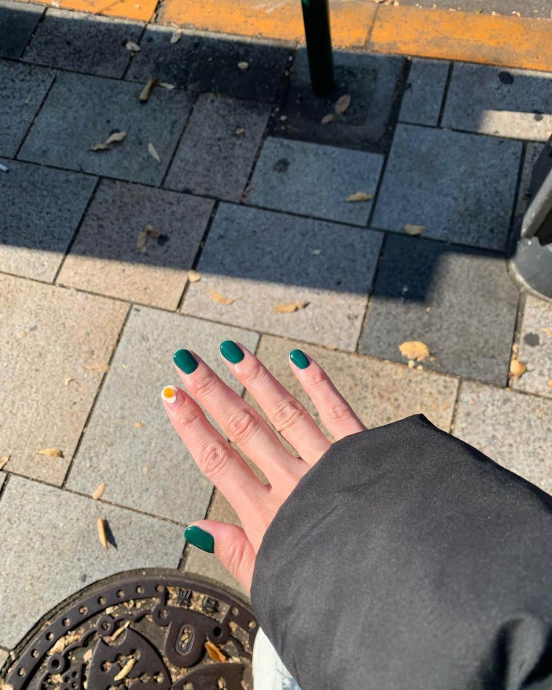 かこさんのインスタグラム写真 - (かこInstagram)「新しいネイル💅可愛すぎる〜😭✨目玉焼き🥺🍳左手の親指は角度によって色が変わる☺️ こんなに可愛いネイルして下さって感激😭😭😭😭ありがとうございます😭💓 #functionnails」11月14日 0時11分 - harapeko__kako