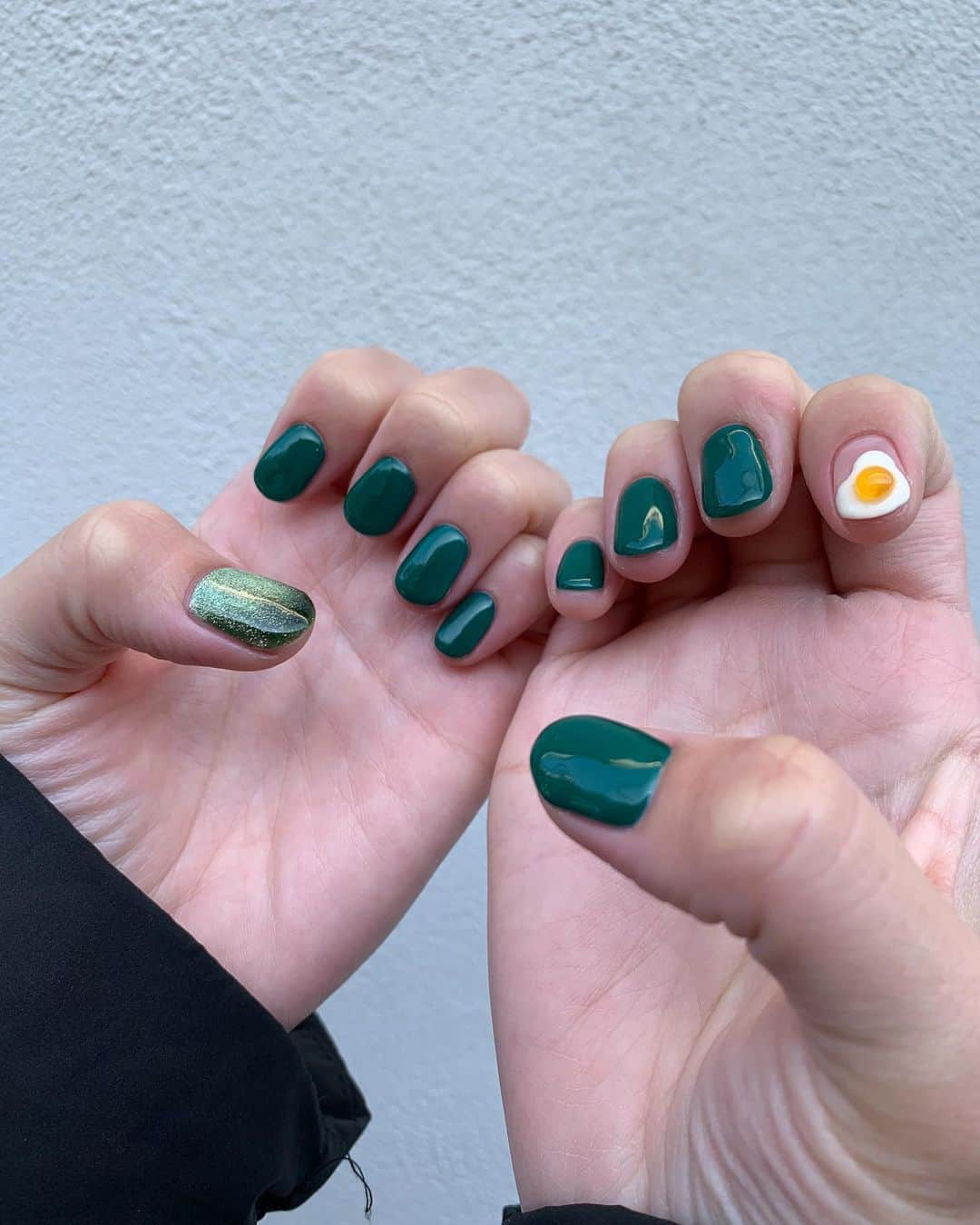 かこさんのインスタグラム写真 - (かこInstagram)「新しいネイル💅可愛すぎる〜😭✨目玉焼き🥺🍳左手の親指は角度によって色が変わる☺️ こんなに可愛いネイルして下さって感激😭😭😭😭ありがとうございます😭💓 #functionnails」11月14日 0時11分 - harapeko__kako