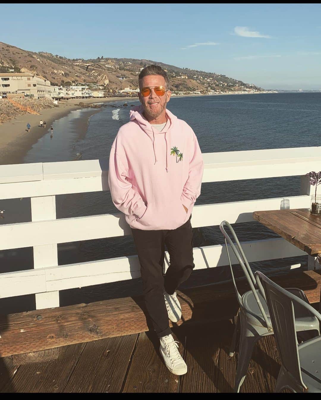 scottlippsさんのインスタグラム写真 - (scottlippsInstagram)「Yesterday was a beautiful day in Malibu, so much beauty in California, wearing my fav @nothingnew 📷 @natalialalonde #malibu #sneakers #california」11月14日 0時27分 - scottlipps