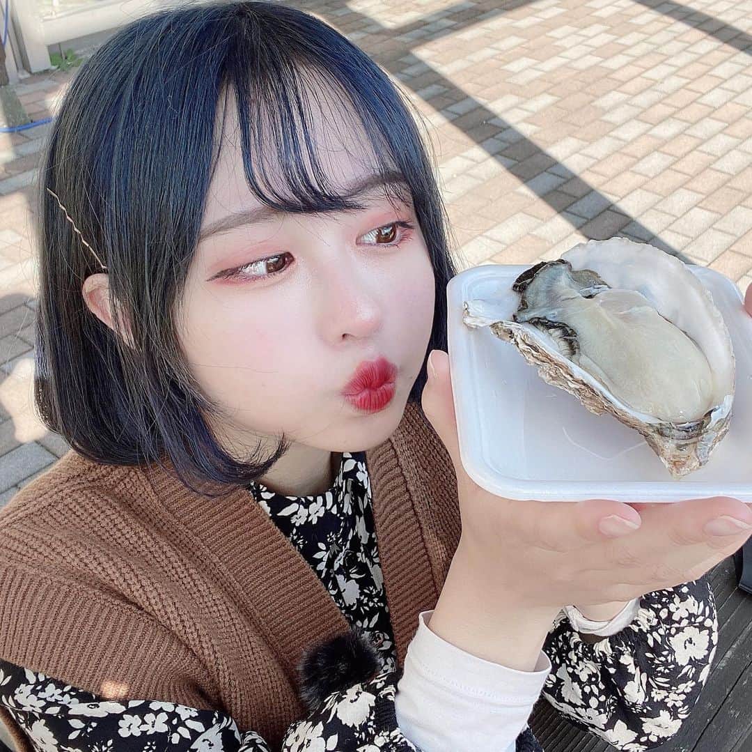 日向すずさんのインスタグラム写真 - (日向すずInstagram)「海水の味で食べるんだよ〜うっみっーの、さちさち🐟うっみっーの、さちさち🐟おさかな、おさかな、おさかなてんごく〜 私の名前は、こぶだい🐟  #新潟 #北海道産の牡蠣 #新潟で頂く北海道の味　なぜ？」11月14日 0時28分 - osuzudashi_