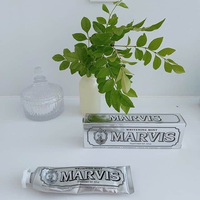 Marvis®️ Official Partnerさんのインスタグラム写真 - (Marvis®️ Official PartnerInstagram)「Embrace fresh breath and a sparkling smile with Marvis Whitening Mint 🍃 ✨⠀⠀⠀⠀⠀⠀⠀⠀⠀ .⠀⠀⠀⠀⠀⠀⠀⠀⠀ .⠀⠀⠀⠀⠀⠀⠀⠀⠀ .⠀⠀⠀⠀⠀⠀⠀⠀⠀ .⠀⠀⠀⠀⠀⠀⠀⠀⠀ 📸: @bbbma64」11月14日 0時31分 - marvis_usa